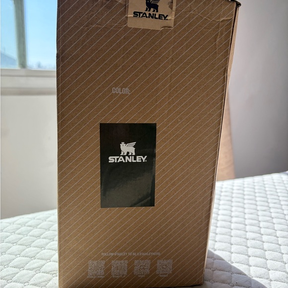 STANLEY Quencher H2.0 Tumbler with Handle and Straw 40 oz - Picture 2 of 2